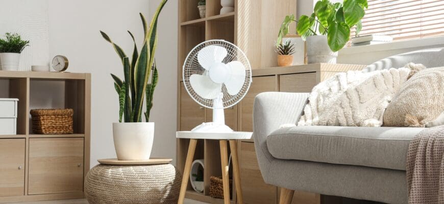 Electric,Fan,On,Table,In,Living,Room,Interior